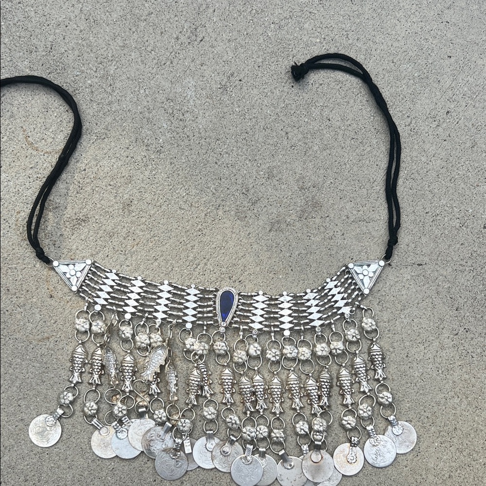 Elegant Silver and Blue Pendant Necklace